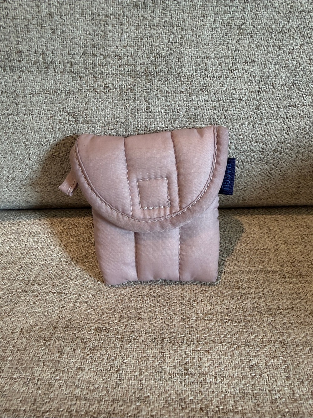 BAGGU lilac/purpley pink Puffy Earbuds Case used